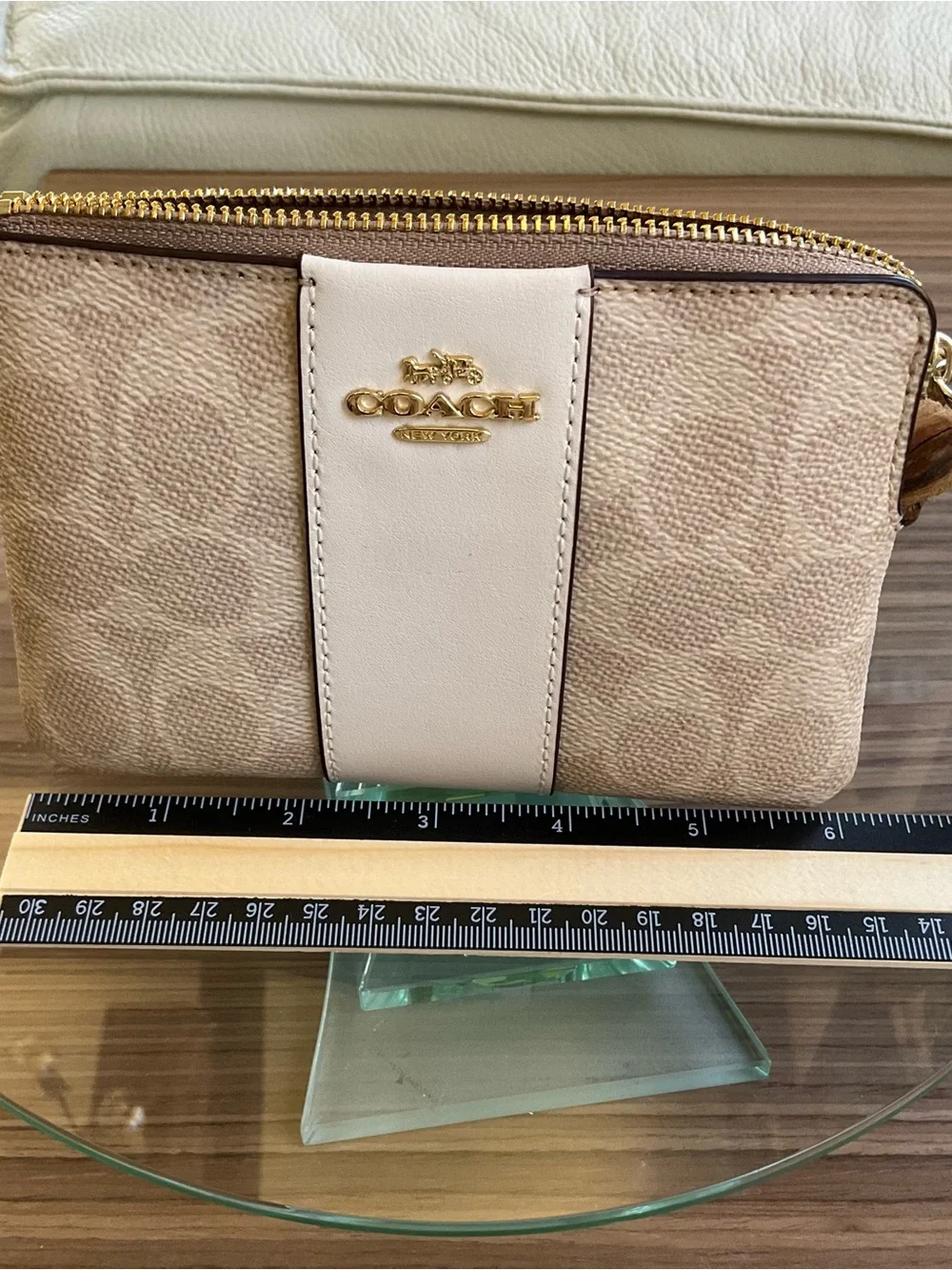 Coach beige signature